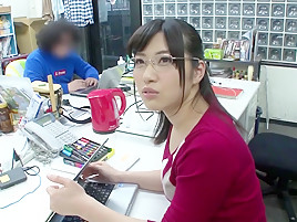 オフィス、めがね、輪姦の市川まさみ動画イメージ