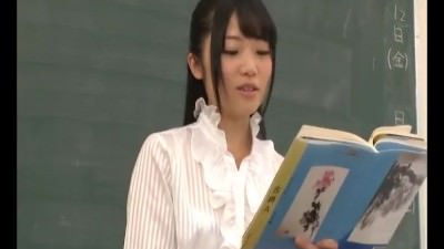 苑田あゆりが女教師になってポコチンをシコシコしてくれちゃう！