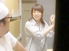 スレンダー、巨乳、野外の企画女優動画イメージ