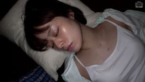 ショートカット、着衣、黒髪の企画女優動画イメージ